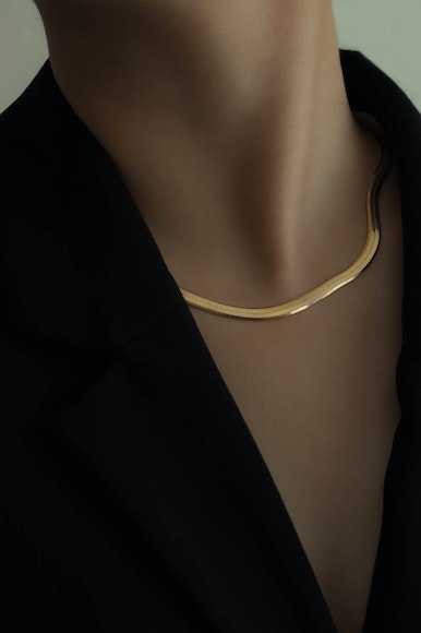 flat-gold-necklace